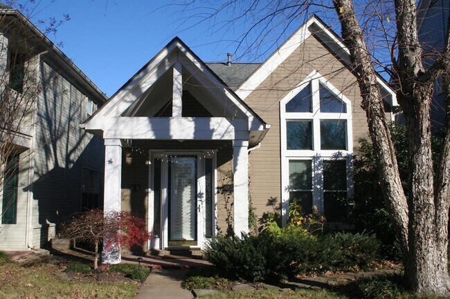 Primary Photo - 1124 Island Pl E