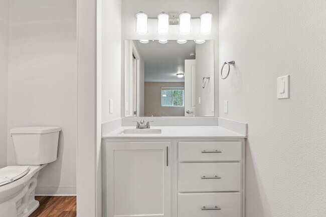 Building Photo - Come Home To An Amazing View! Remodeled Two Bedroom Two Bath!