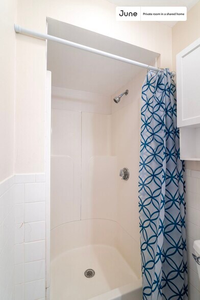 Building Photo - Room in Shared 7 bed/2 bath home in Allston