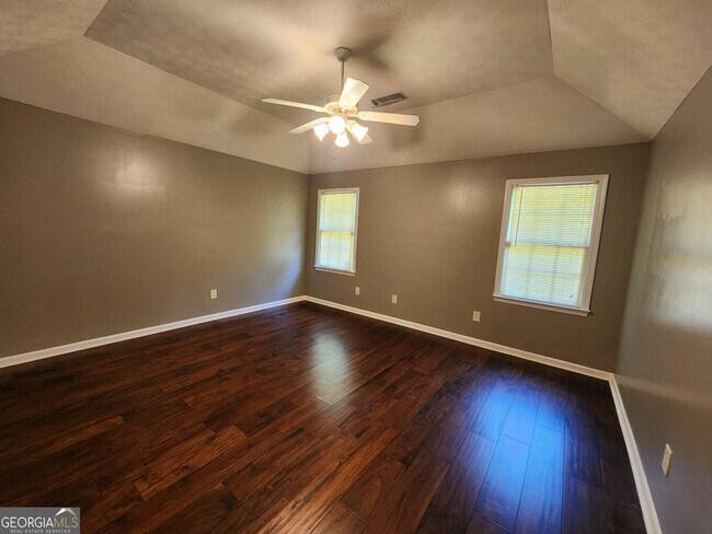 Building Photo - 7184 Village Loop