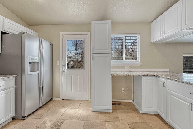 Building Photo - 12724 Henson Creek St