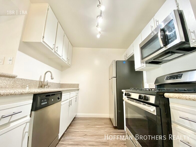 Building Photo - 1725 Grismer Ave