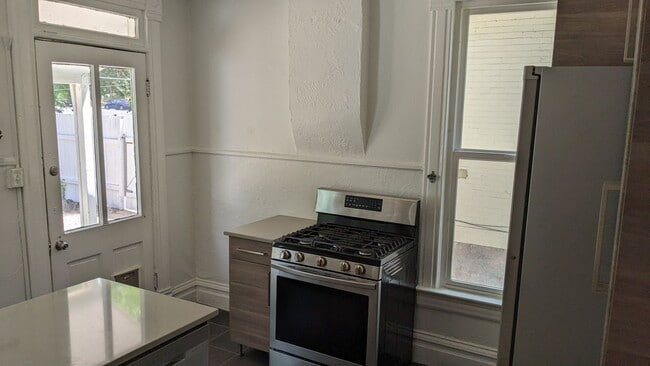 Building Photo - Modern Charm in the Heart of Salt Lake Cit...