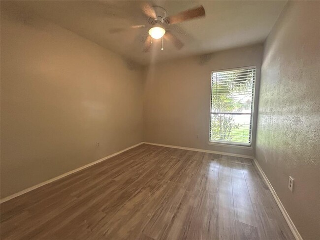 Building Photo - 711 Stonewall Dr