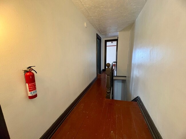 Building Photo - 342 N Newberry St