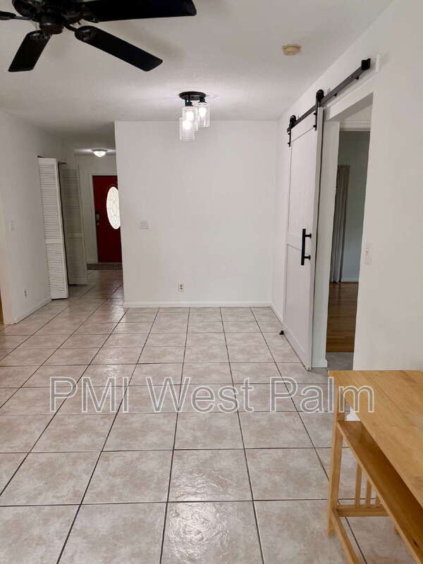 Building Photo - 147 Sunflower Cir