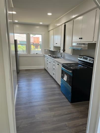 Building Photo - Charming & Updated 3 Bedroom Home