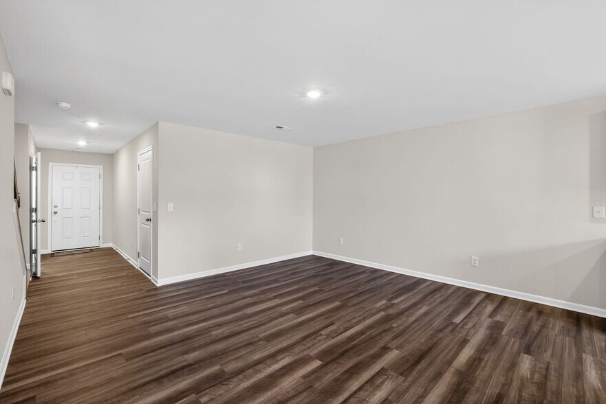 Building Photo - 1406 Cattleman Acres Dr