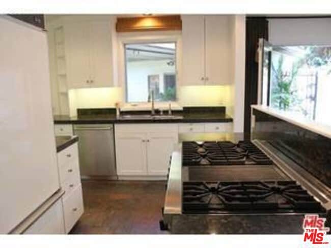 Building Photo - 8049 Briar Summit Dr
