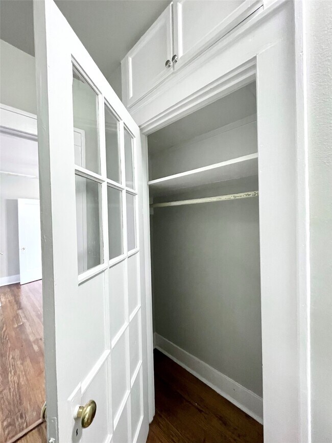 Building Photo - 4009 Oakridge St