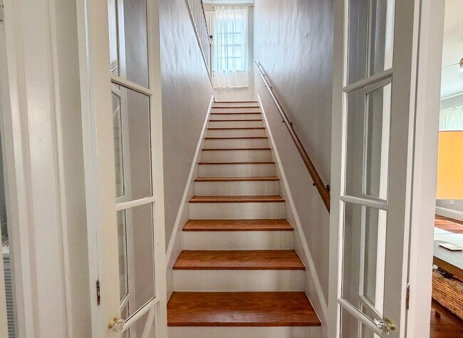 Building Photo - Luxury Historic Home Near UF | Fully Renovated 3BR/2BA with Private Yard & Premium Finishes