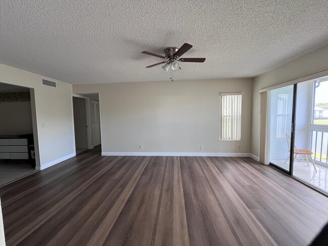 Living room - 1002 Green Pine Blvd