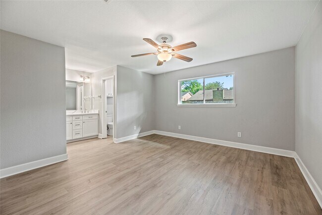 Building Photo - 3031 Jenny Dr