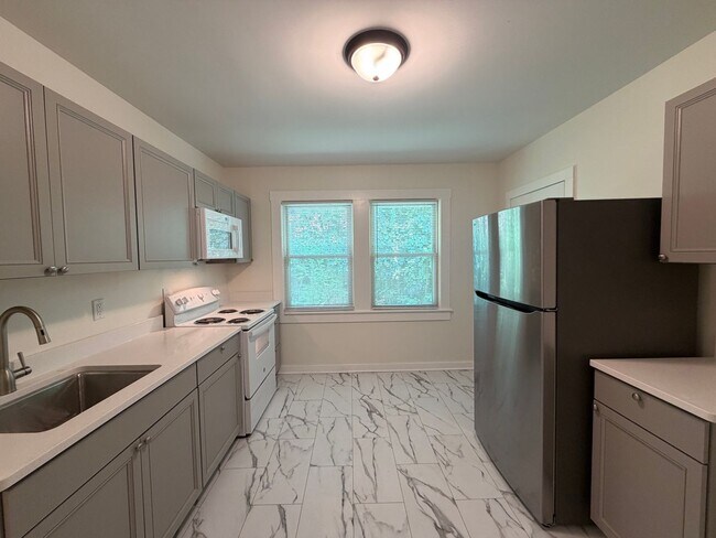 Building Photo - Swannanoa - Newly Renovated Beacon Village Cottage