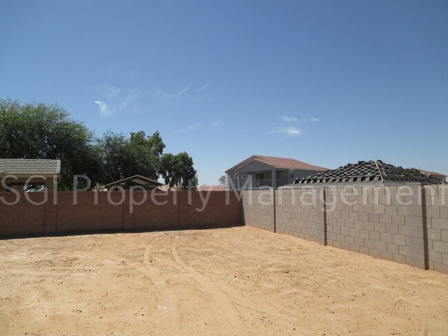 Building Photo - 1053 Greyhawk Loop