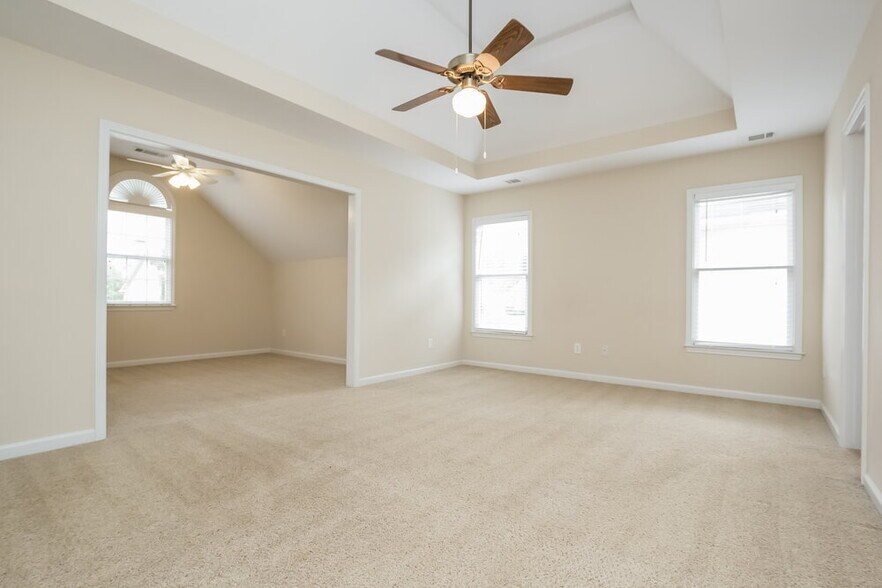 Building Photo - 3075 Woodbridge Ln