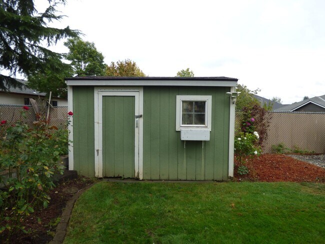 Building Photo - Rent Special: 1/2 Off First Full Month's Rent