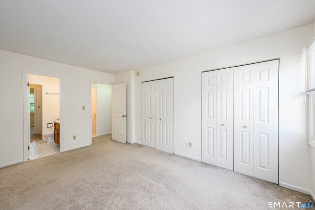 Building Photo - 1400 Hartford Tpke