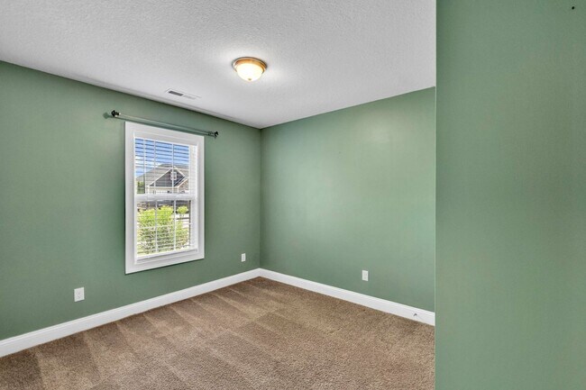 Building Photo - 3 bedroom in Sneads Ferry with Fenced Yard
