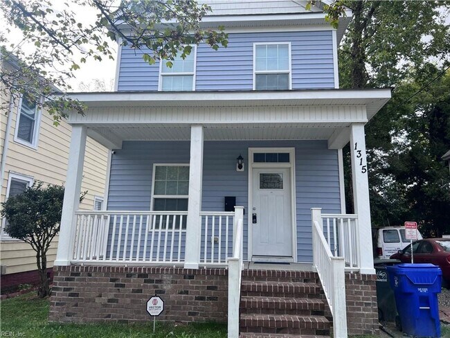 Building Photo - 1315 W 27th St