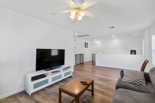 Building Photo - 6717 Yellowhammer Pl