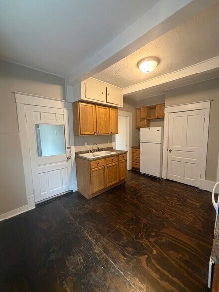 Building Photo - 134 Perry St