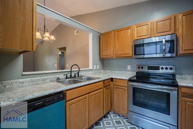 Building Photo - 910 Brett Dr