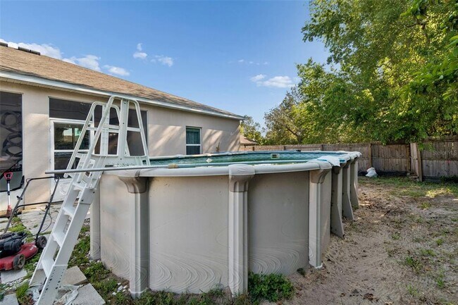 Building Photo - 13046 Linden Dr