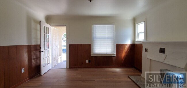 Building Photo - Cozy 2 bedroom 2 Bath Home