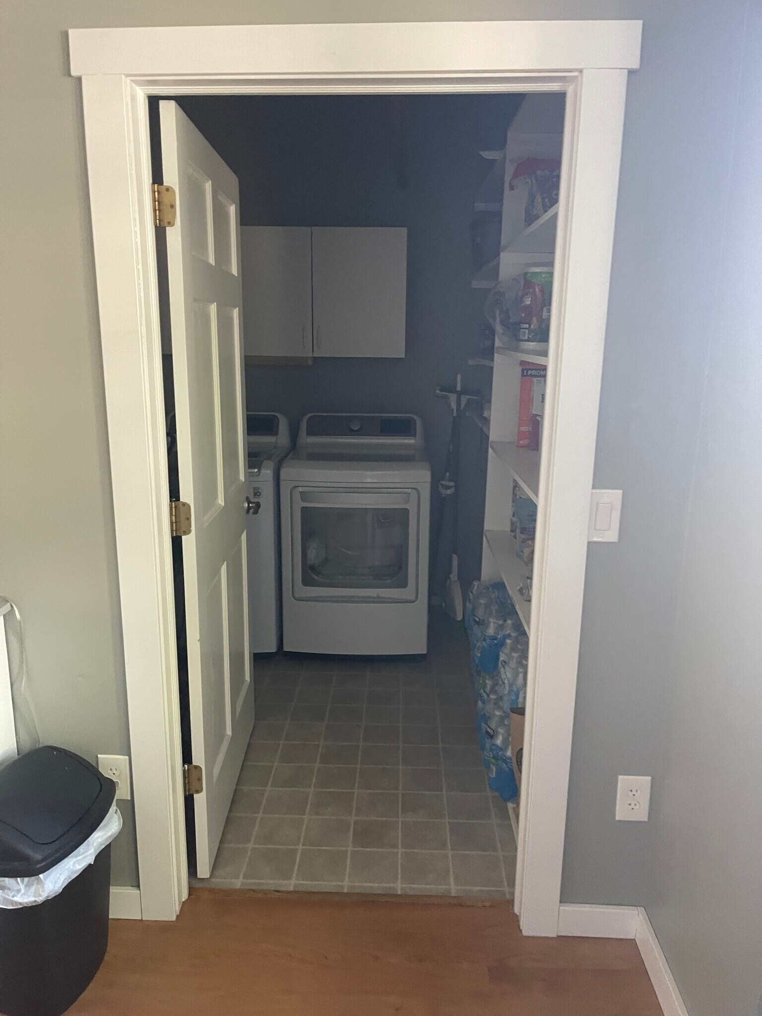 Building Photo - 1529 S Vermont Ave