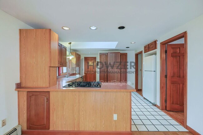 Building Photo - 35 Riverside Dr