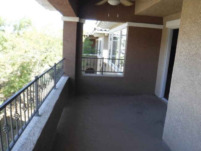 Building Photo - 1500 SQUARE FEET, 2 BED, 2 BATH AND 2 CAR GARAGE