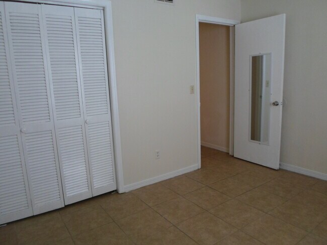 Building Photo - 3/2 townhome - Westside