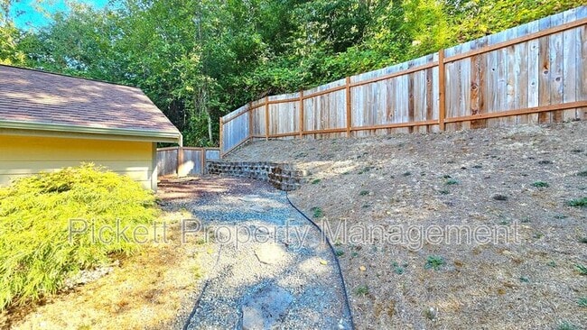 Building Photo - 1330 Corbet Dr