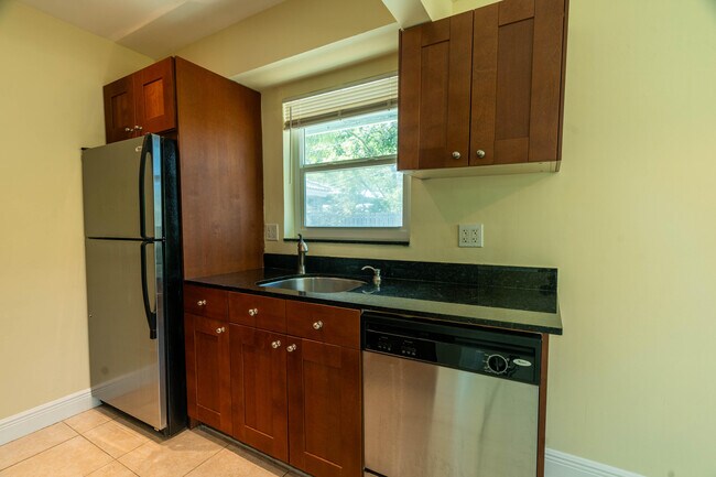 Building Photo - 1680 NE 34th Ln