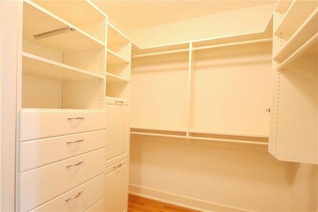 Building Photo - 2795 Peachtree Rd