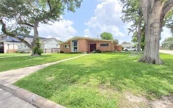 Building Photo - 4423 Meyerwood Dr