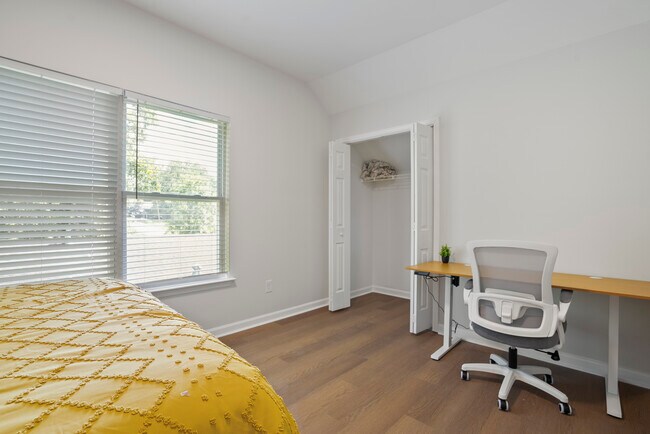 Building Photo - 139 Dahlia Ave NW