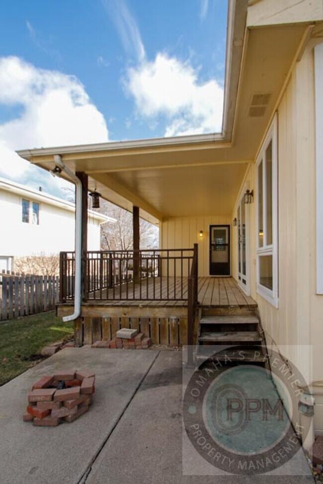 Building Photo - Beautiful and Spacious 3 Bd/3Ba with finished basement