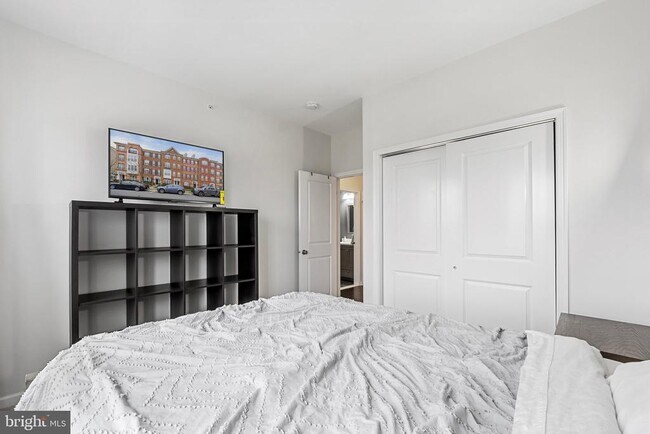 Building Photo - 43131 Wealdstone Terrace