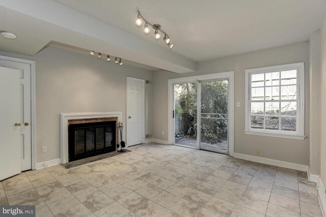 Building Photo - 2531 Queen Annes Ln NW