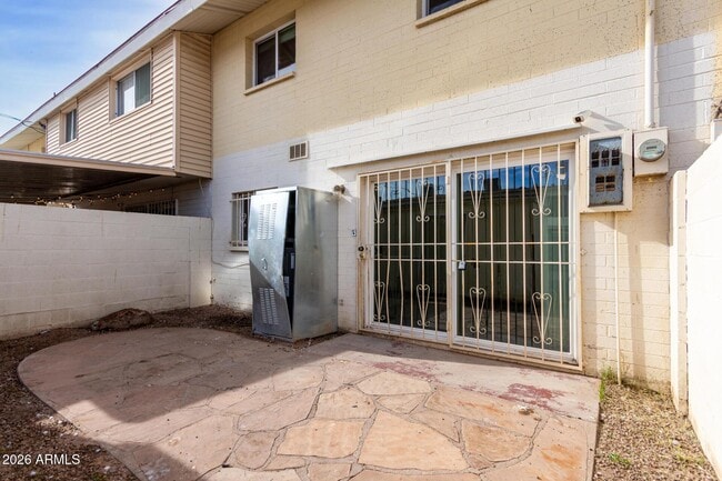 Building Photo - 1586 West Campbell Ave