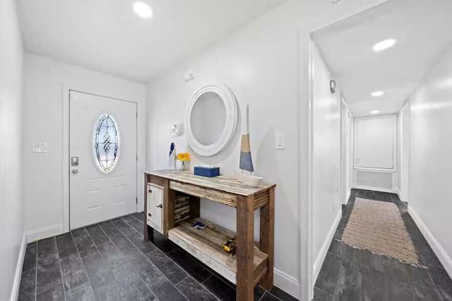 Building Photo - 102 Deleon Rd