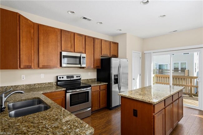 Building Photo - 4956 Almandine Ave