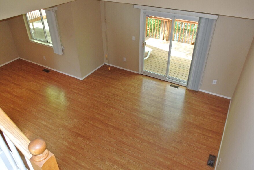 Open Floor Plan with 20 Foot Ceilings - 6649 Quail Run Cir