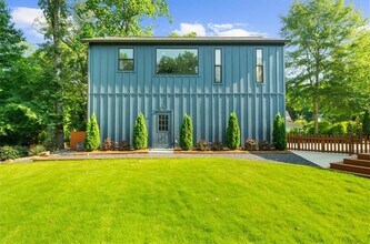 Building Photo - 1871 Dyer Cir