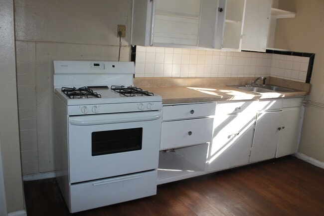 Building Photo - Affordable 2 Bedroom House-First full month free