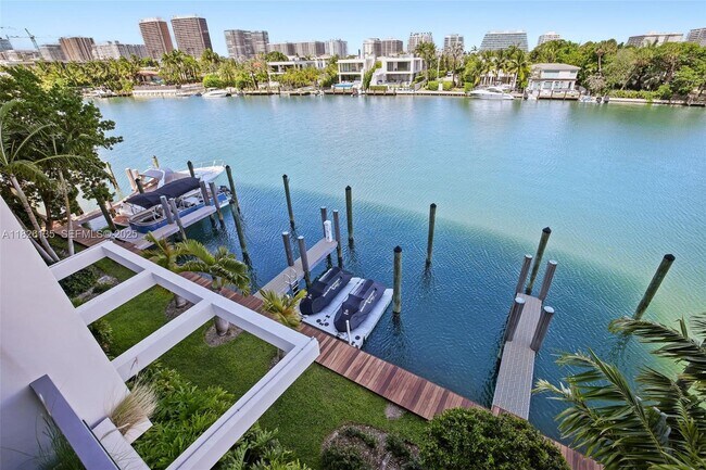 Building Photo - 9261 E Bay Harbor Dr