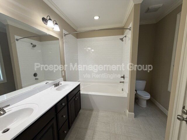 Building Photo - 11 Shadwell St