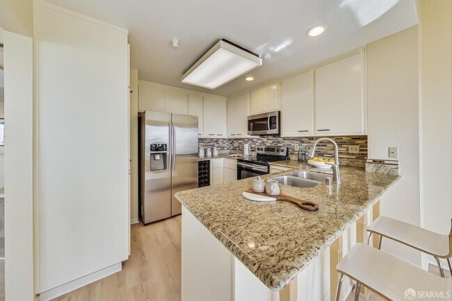Building Photo - 523 Green Ridge Dr